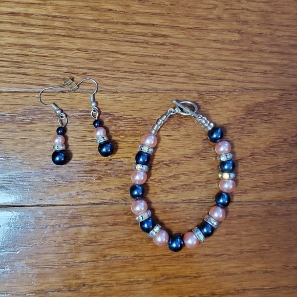 Light Pink and blue matching bracelet and earrings. Handmade. Metal clasps. - Picture 3 of 4
